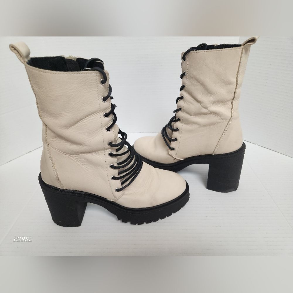 Free People Dylan Boots Cream With Black Laces Womens 38(US 7.5) Cottage Indie